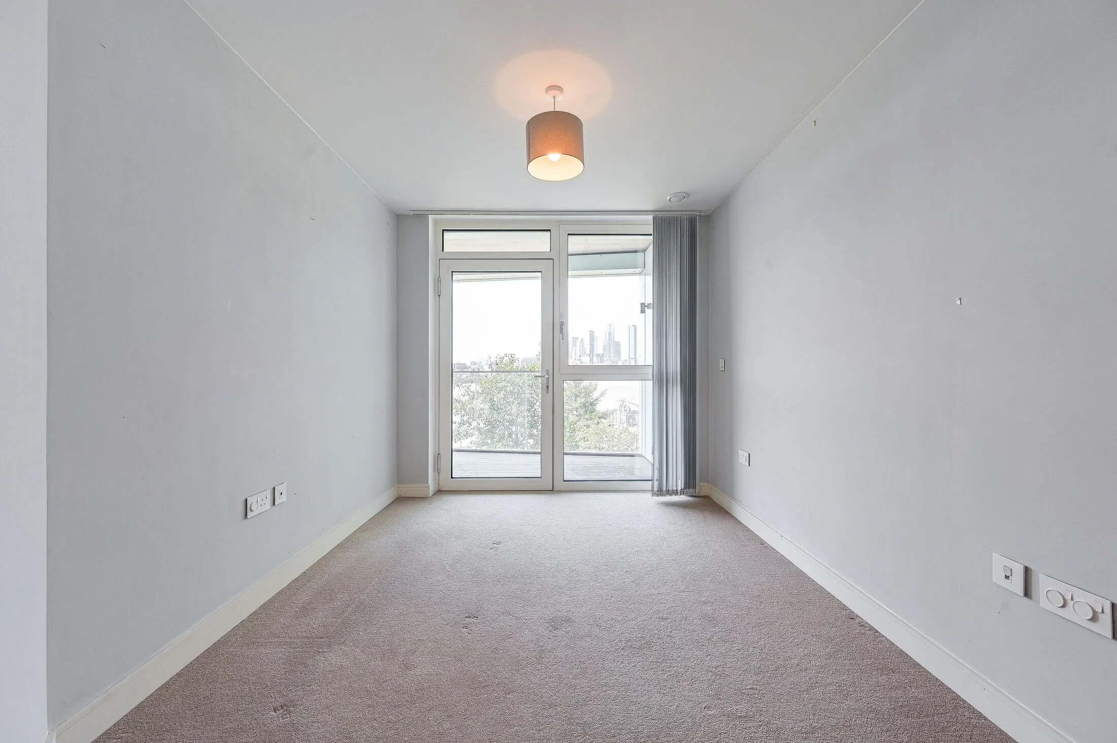 Flat Cable Walk in Greater London