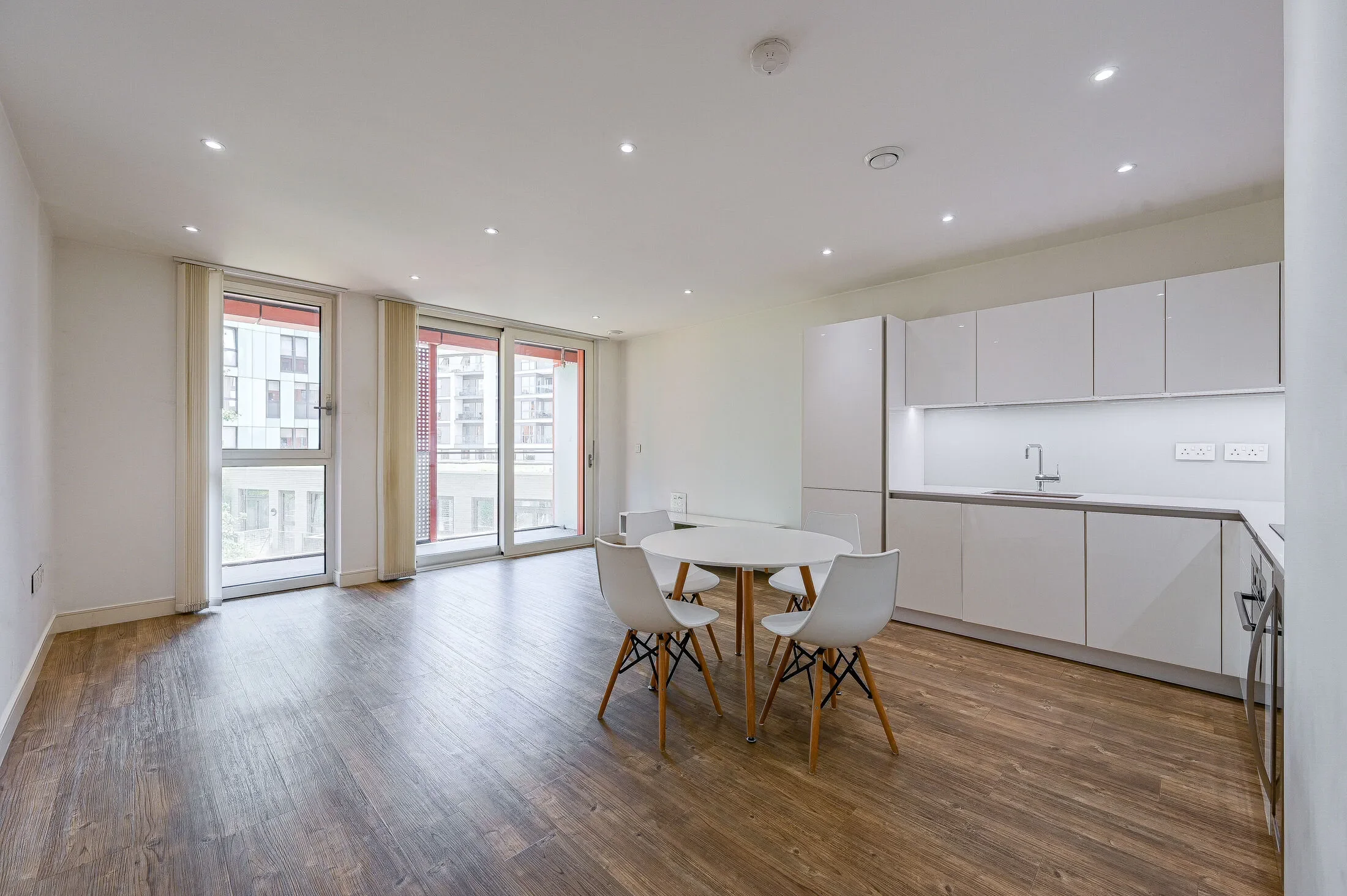Flat Cable Walk in Greater London