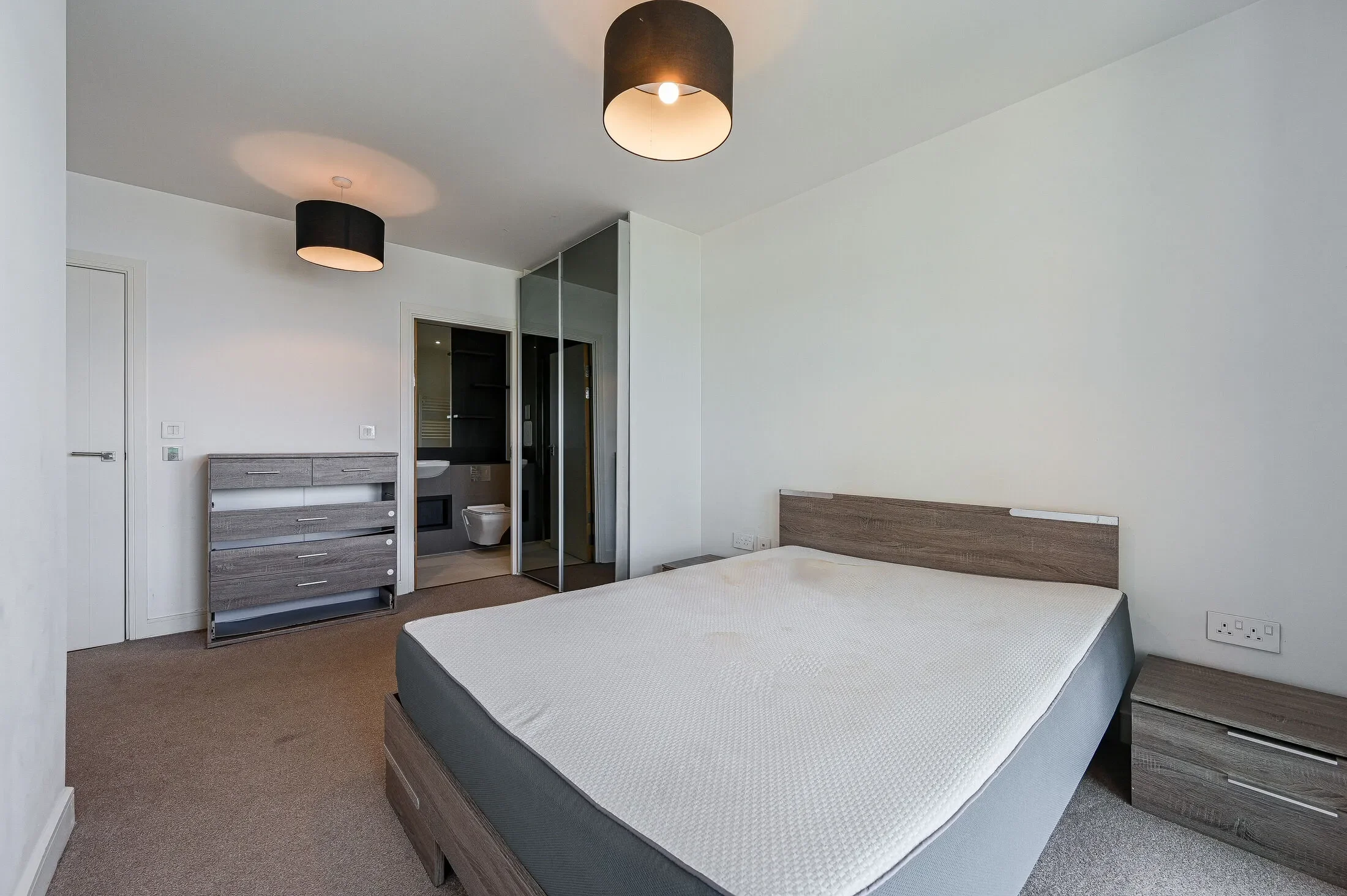 Flat Cable Walk in Greater London