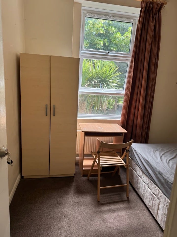 Room Rutland Park in Greater London