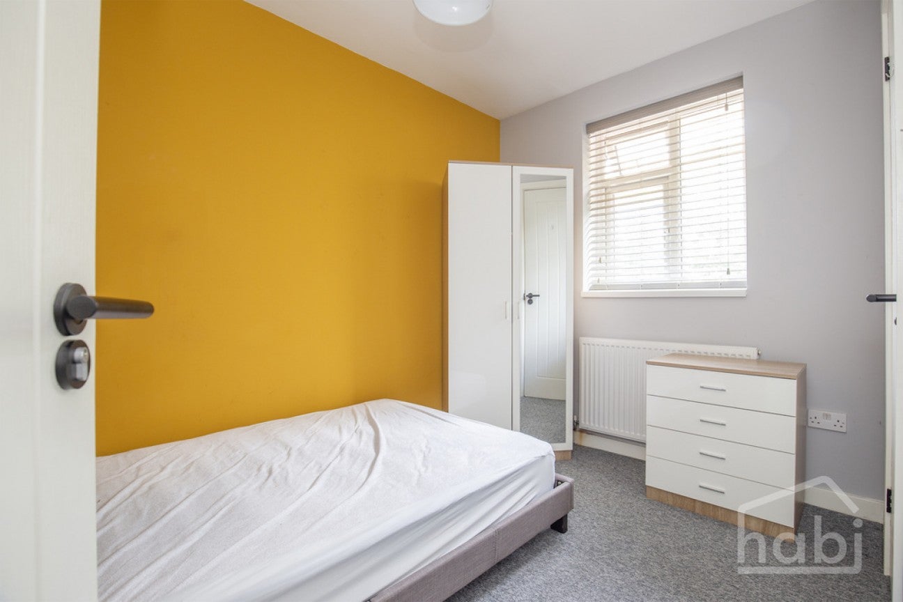 Room Winchcomb Road in Norwich
