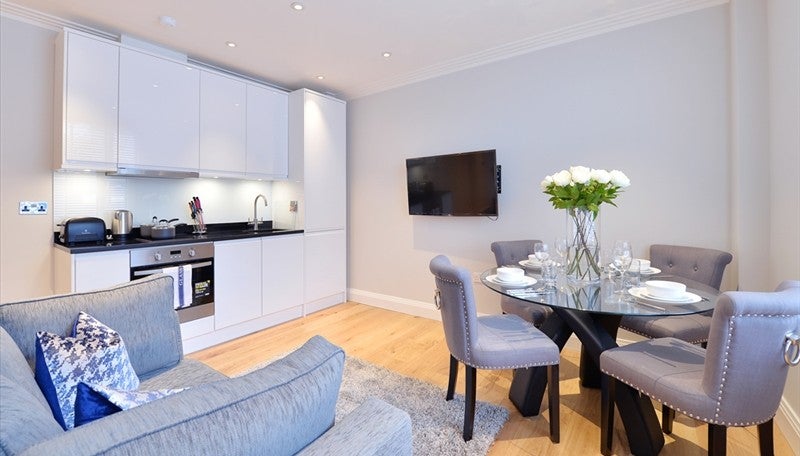 Flat Hill Street in City of Westminster