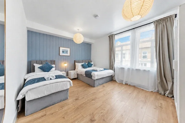 Flat Grosvenor Road in Rushmoor