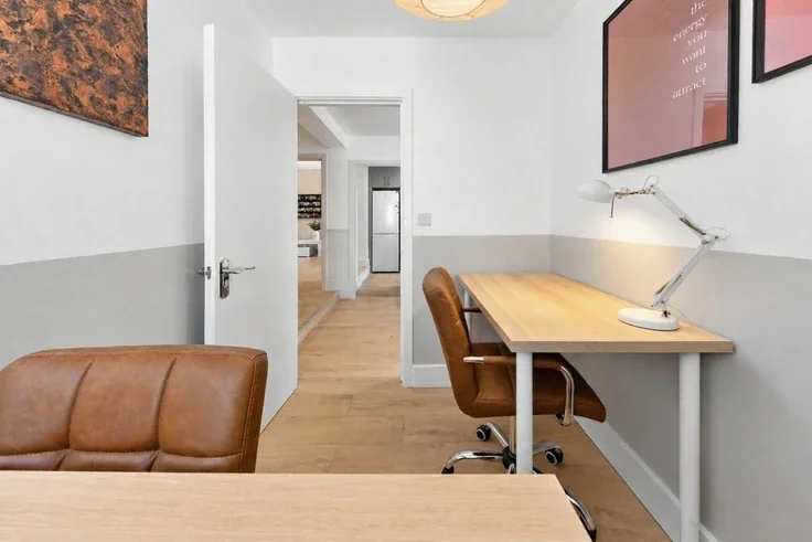 Flat Grosvenor Road in Rushmoor