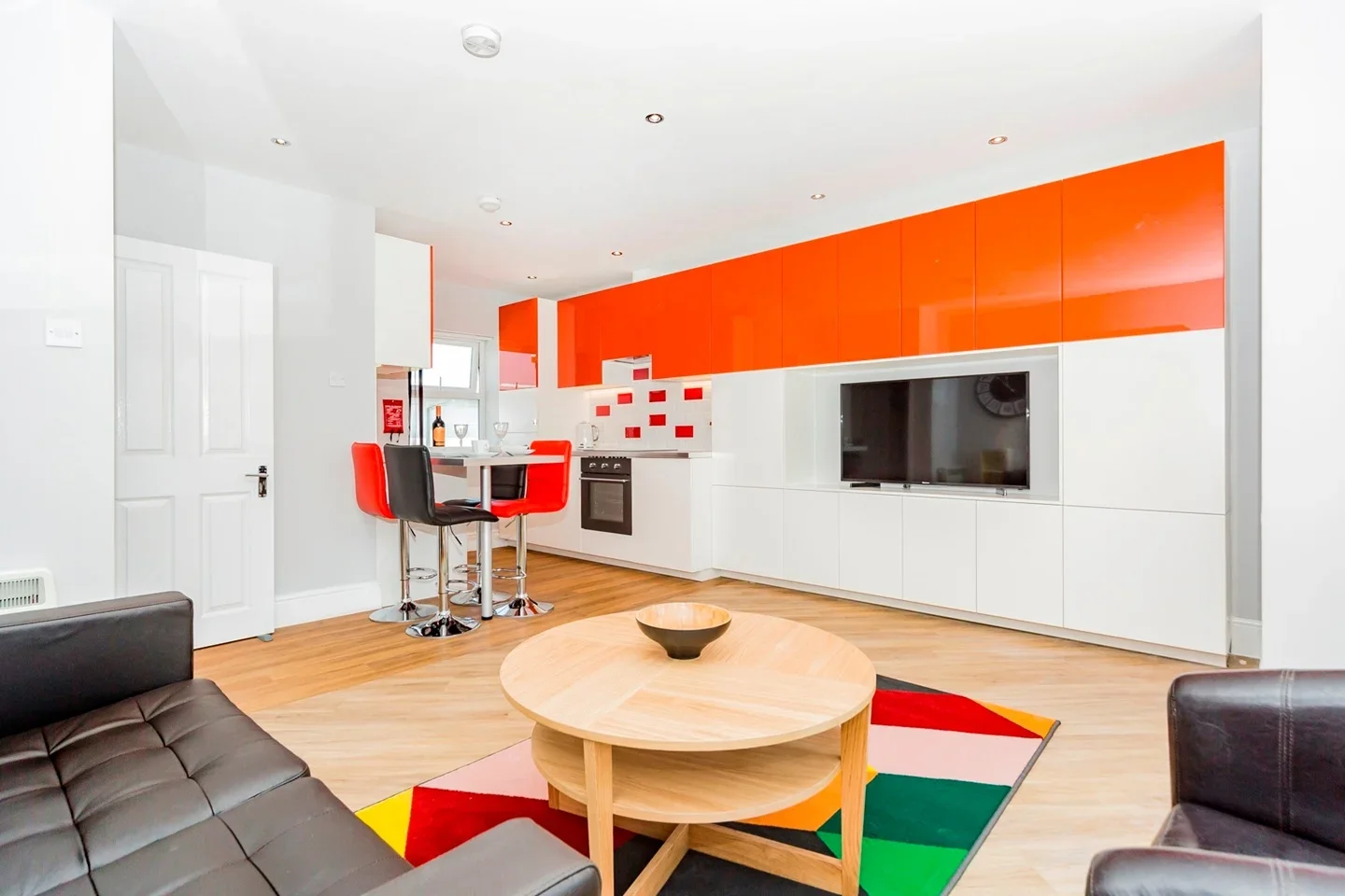 Flat Aaron Hill Road in Greater London