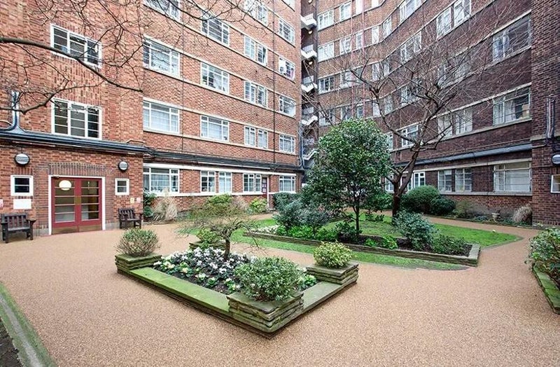 Room Edith Villas in Greater London