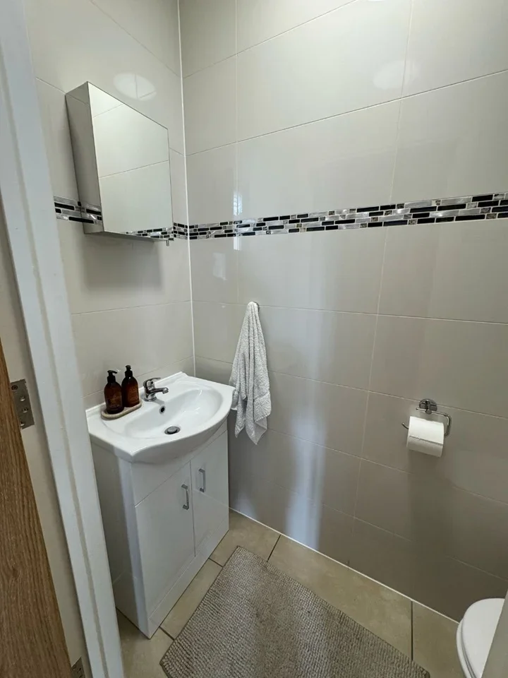 Room Lewis Grove in Greater London