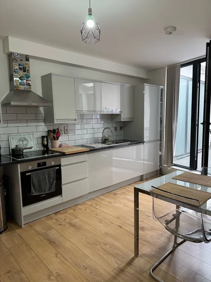 Room Lewis Grove in Greater London