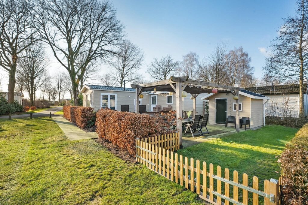 Huis Ommerweg 27 623 in Rheezerveen