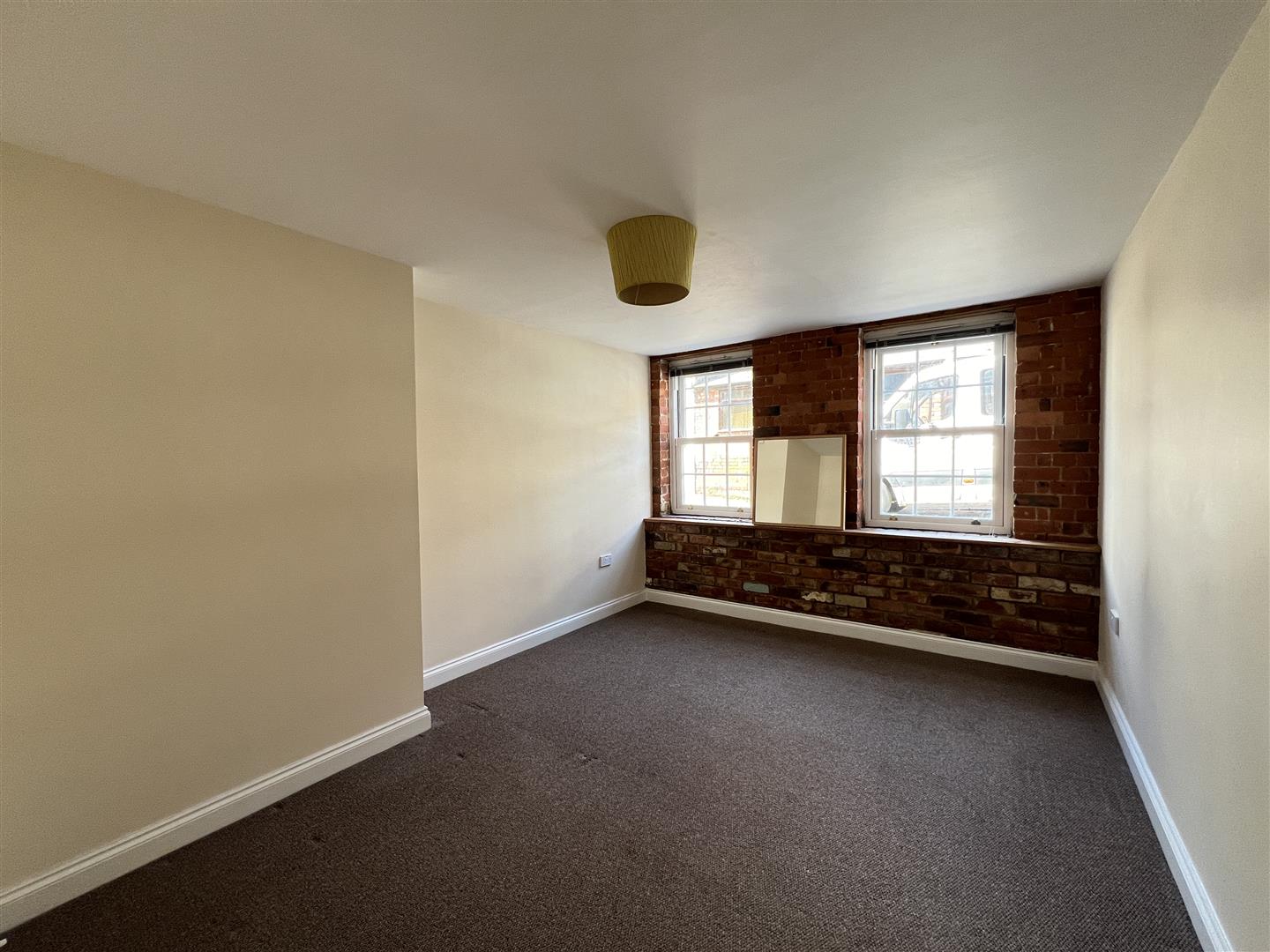 Flat Mallard Close in Earls Barton