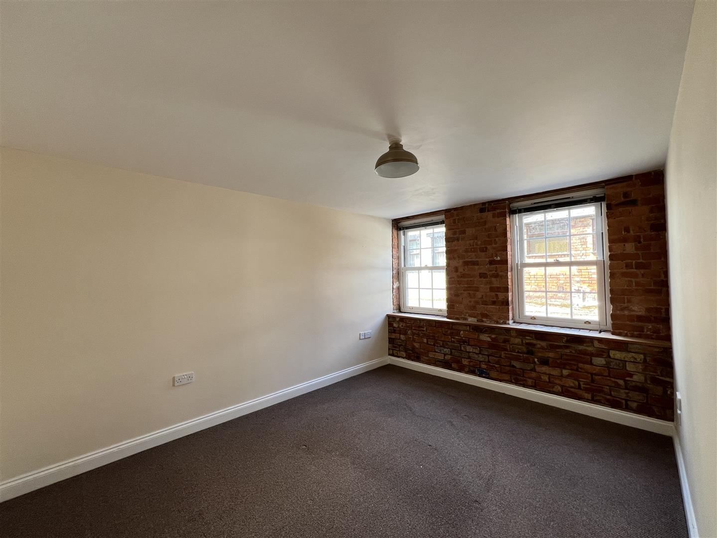Flat Mallard Close in Earls Barton