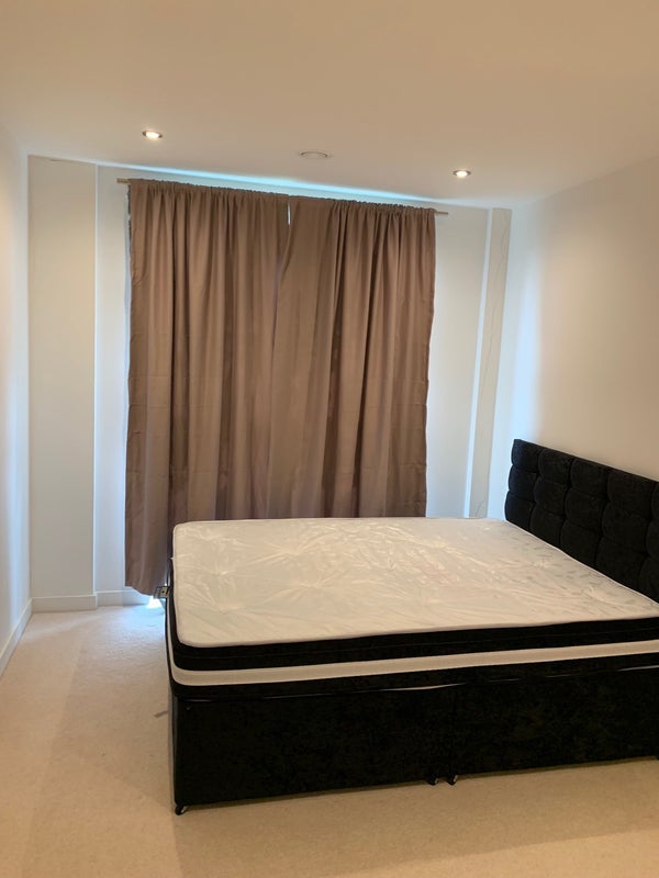 Room Clovelly Road in Greater London