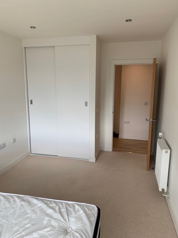 Room Clovelly Road in Greater London