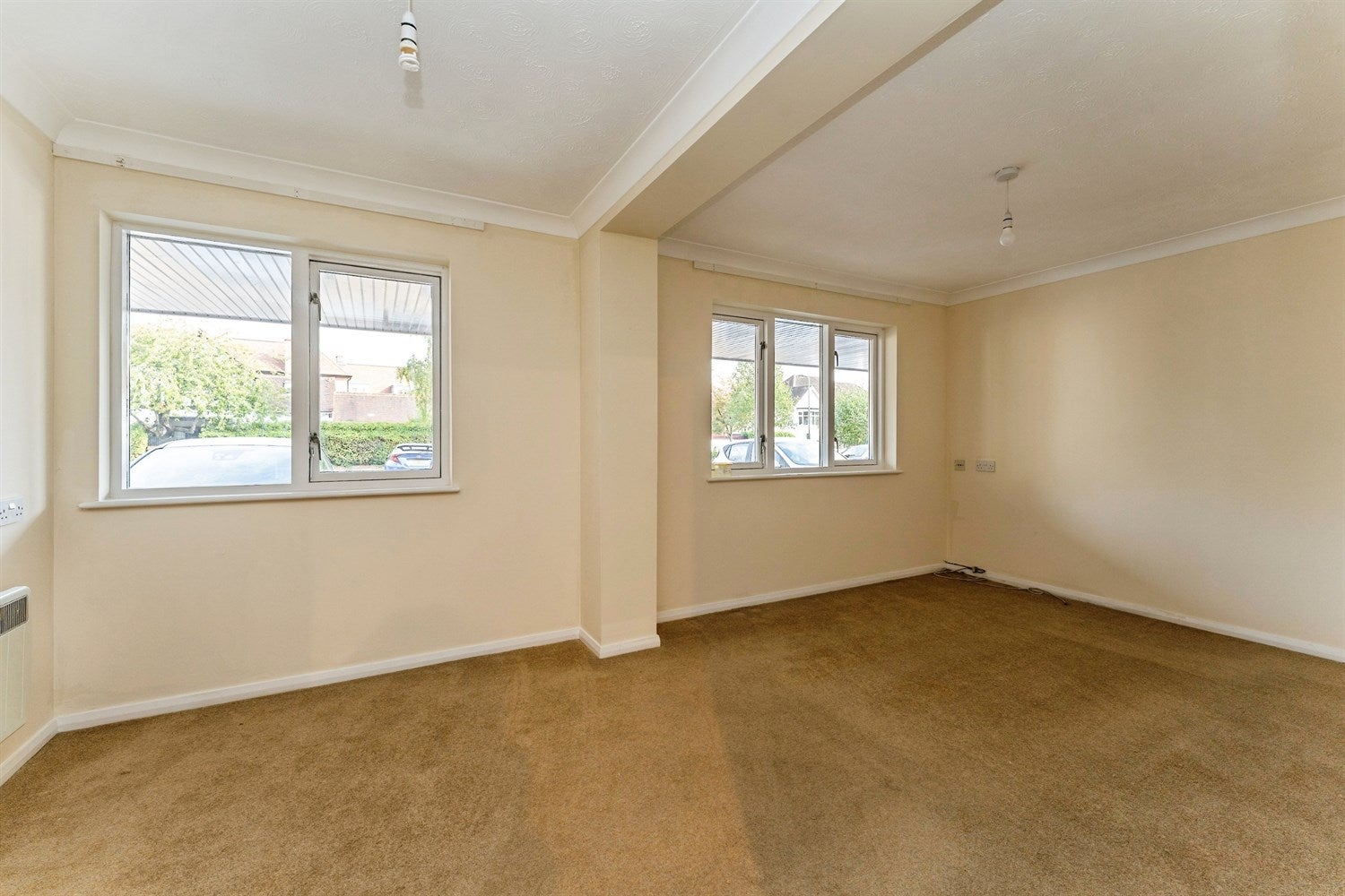 Flat Sutton Crescent in Greater London