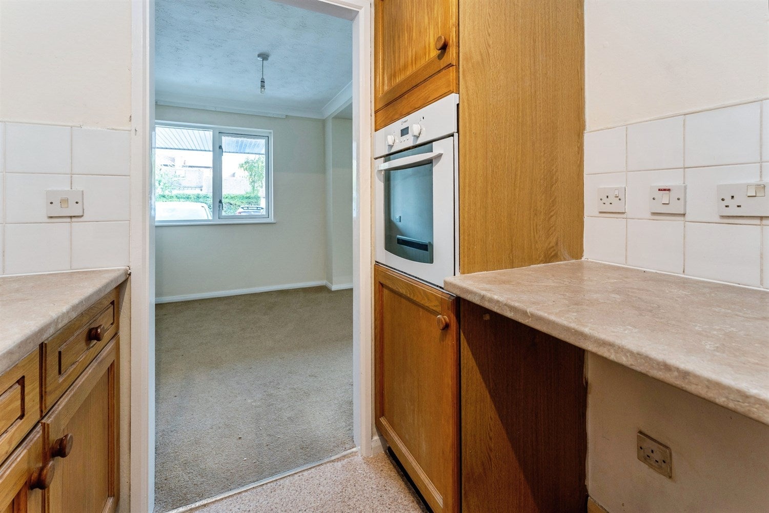 Flat Sutton Crescent in Greater London