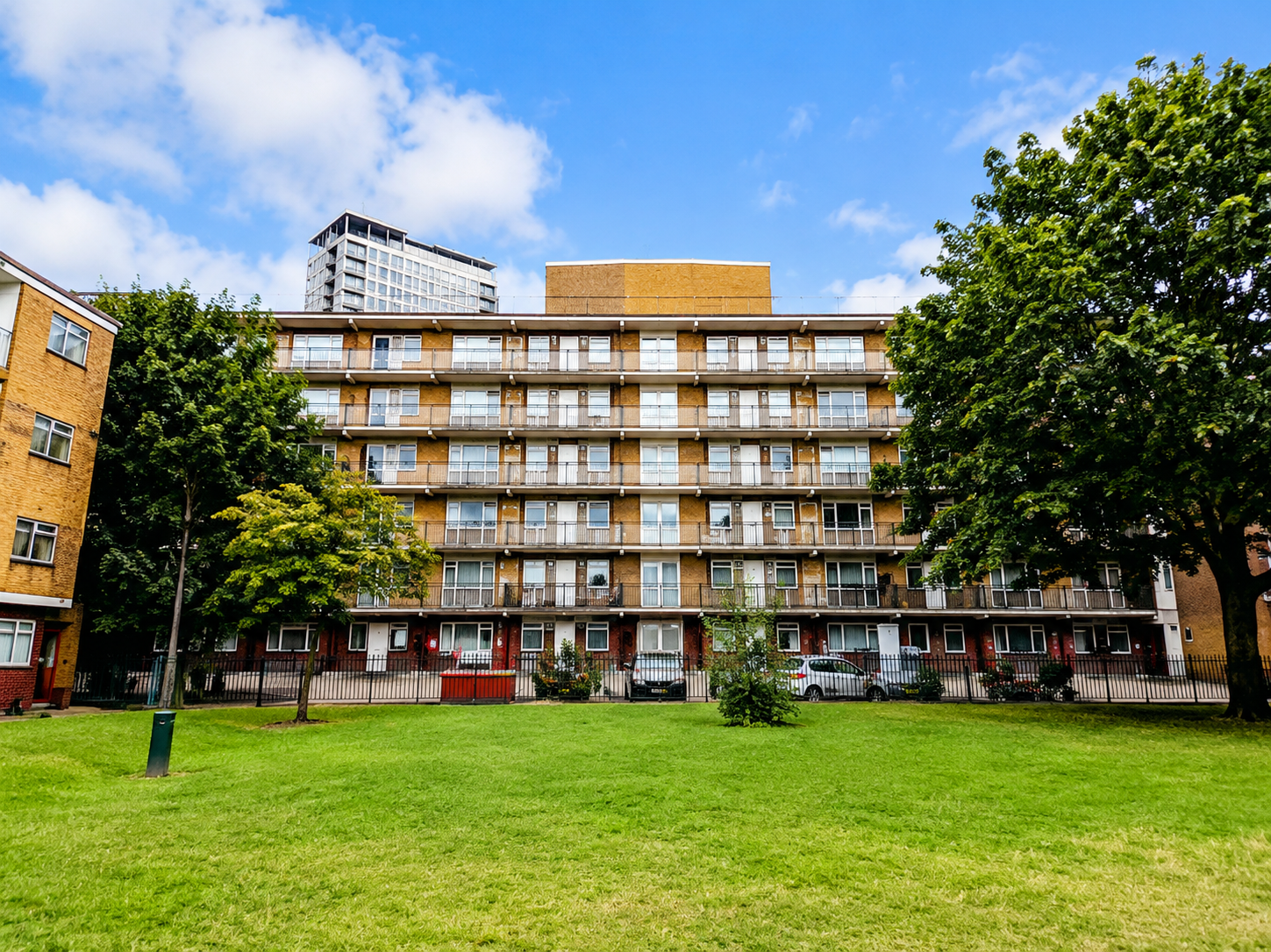 Flat Hall Place in City of Westminster