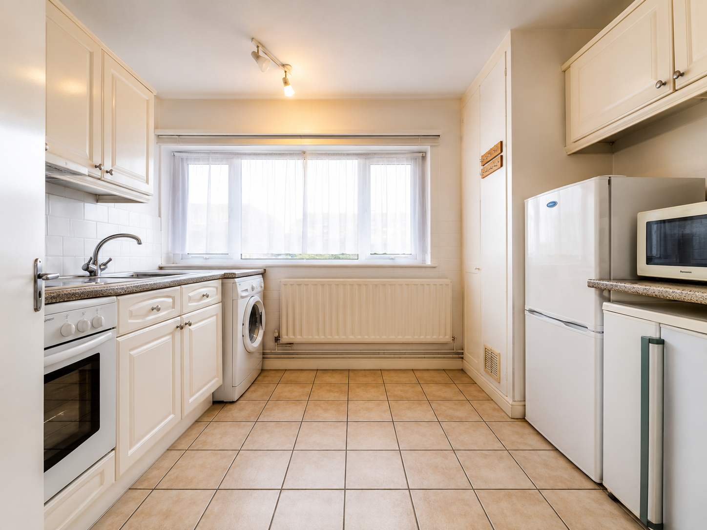 Flat Hall Place in City of Westminster