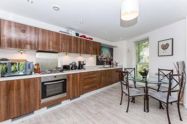 Flat Guildford Road in Woking