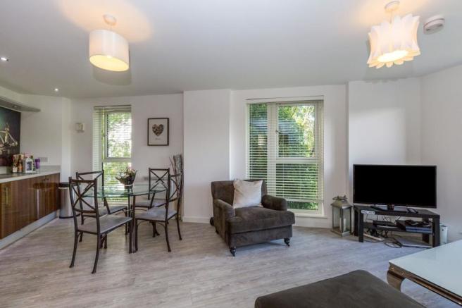 Flat Guildford Road in Woking