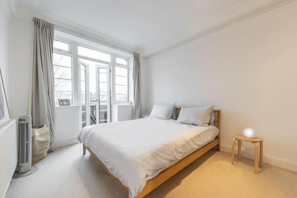 Flat Hillfield Court in Greater London