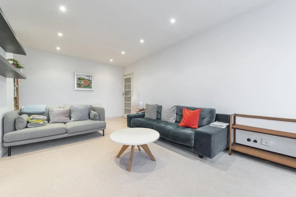 Flat Hillfield Court in Greater London