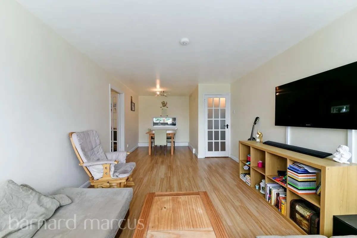 Flat Pampisford Road in Greater London
