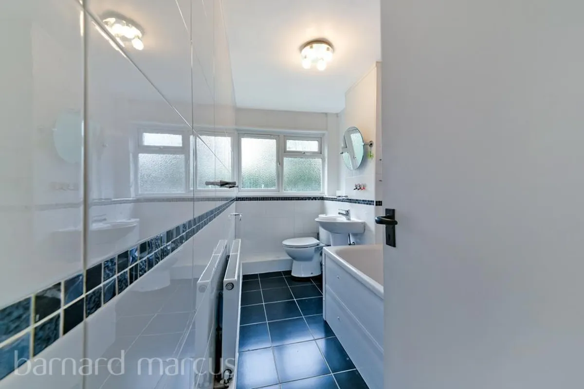 Flat Pampisford Road in Greater London