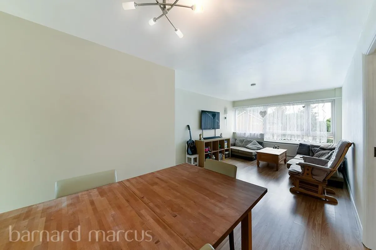 Flat Pampisford Road in Greater London