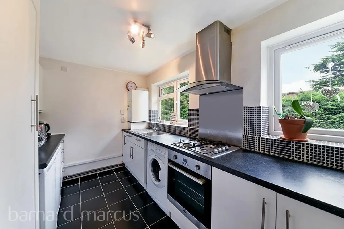 Flat Pampisford Road in Greater London