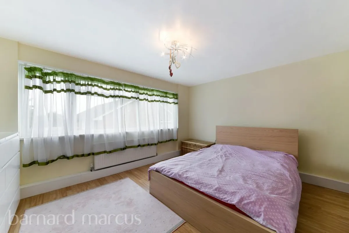 Flat Pampisford Road in Greater London