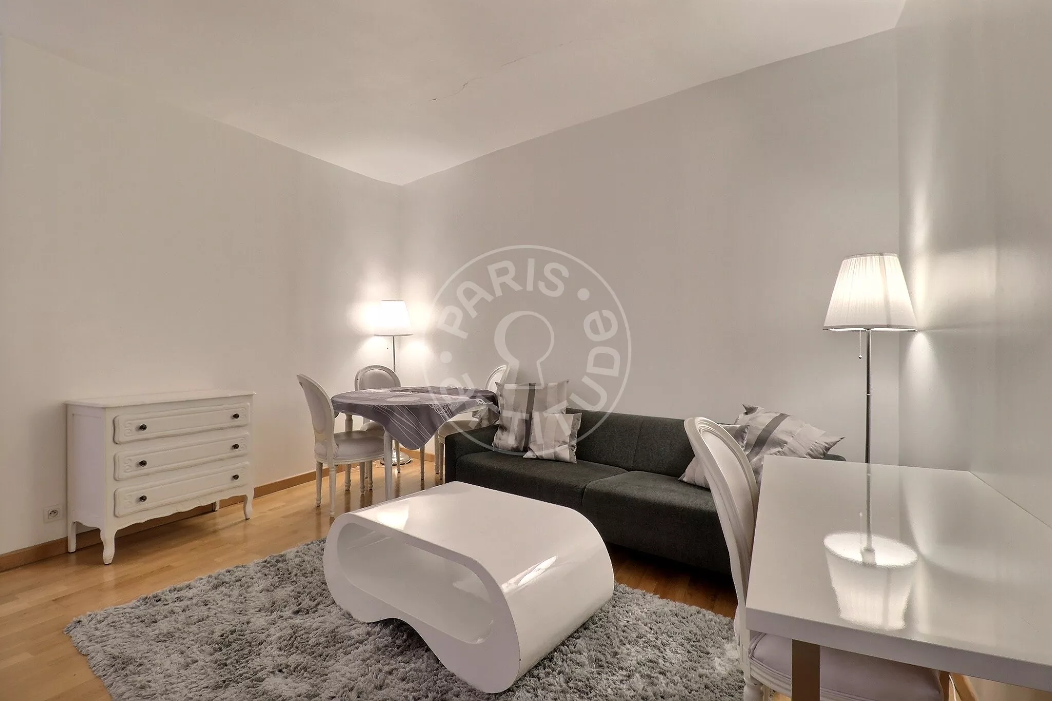 Appartement Rue de Ponthieu à Paris