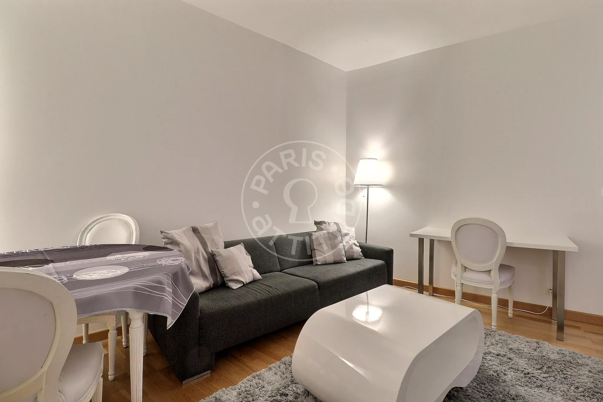 Appartement Rue de Ponthieu à Paris