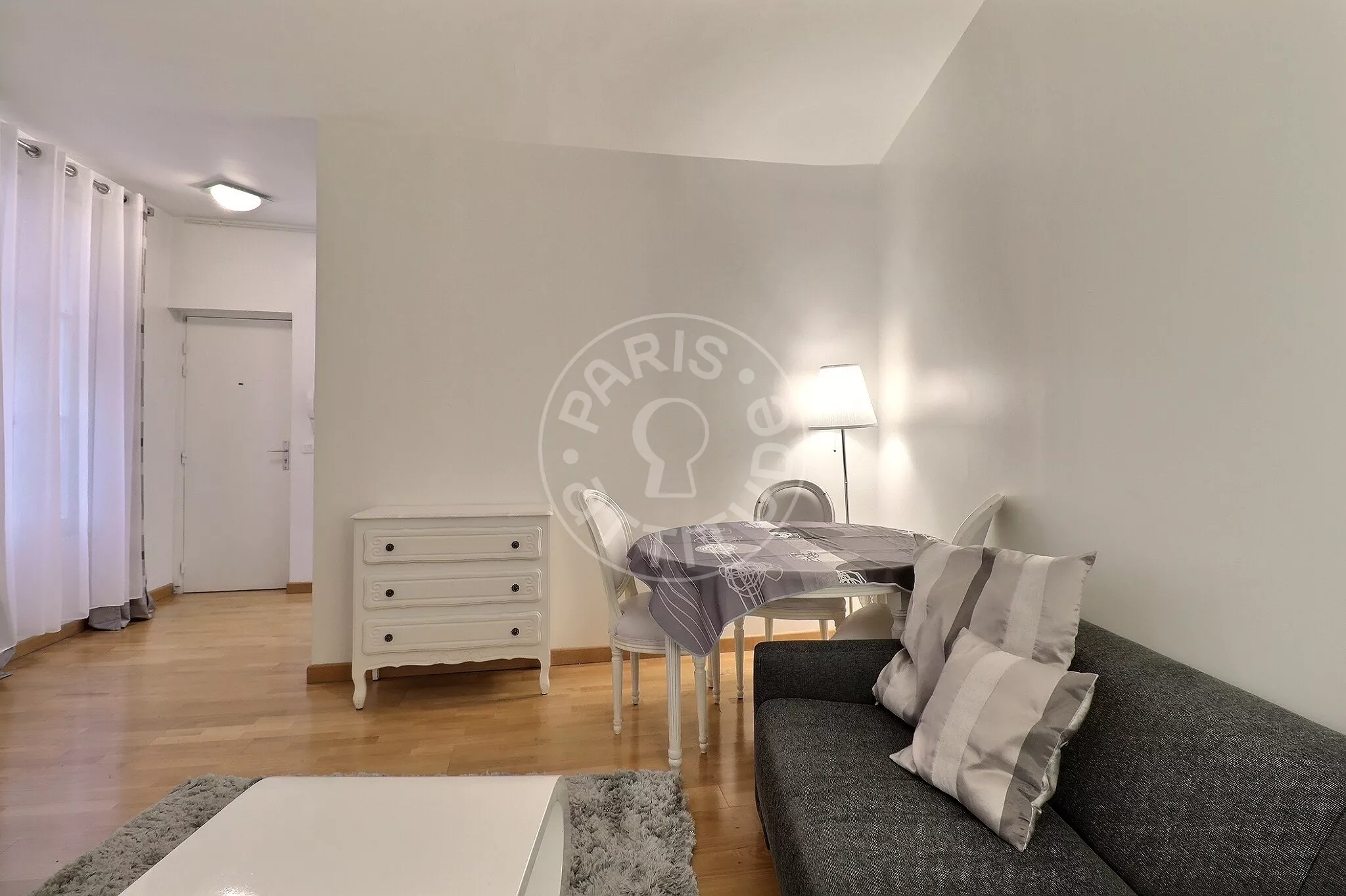 Appartement Rue de Ponthieu à Paris