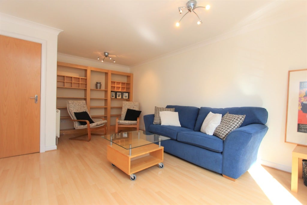 Flat Albert Street in City of Edinburgh