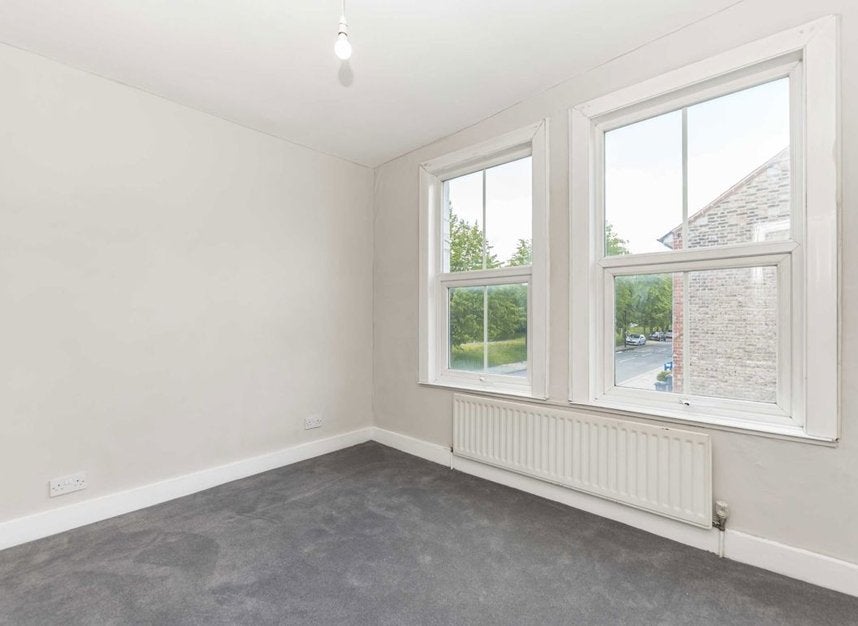 Flat Chiswick Lane in Greater London