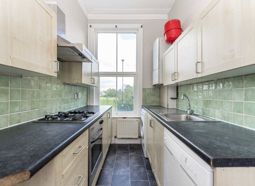 Flat Chiswick Lane in Greater London