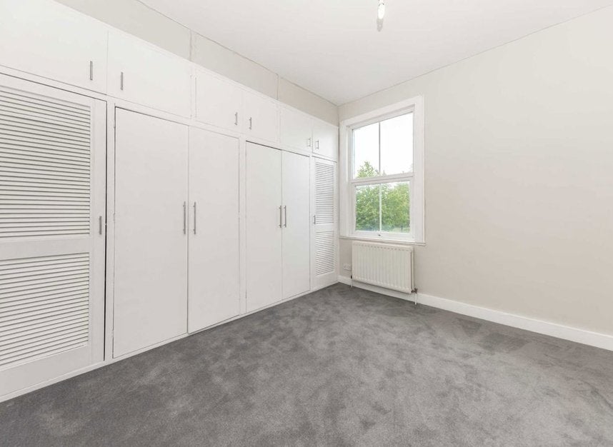 Flat Chiswick Lane in Greater London
