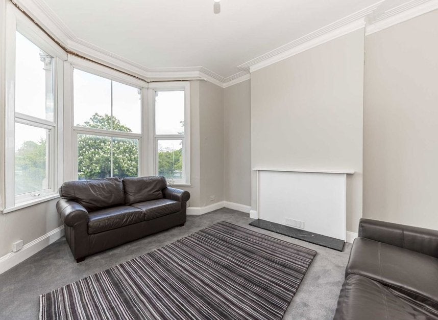 Flat Chiswick Lane in Greater London