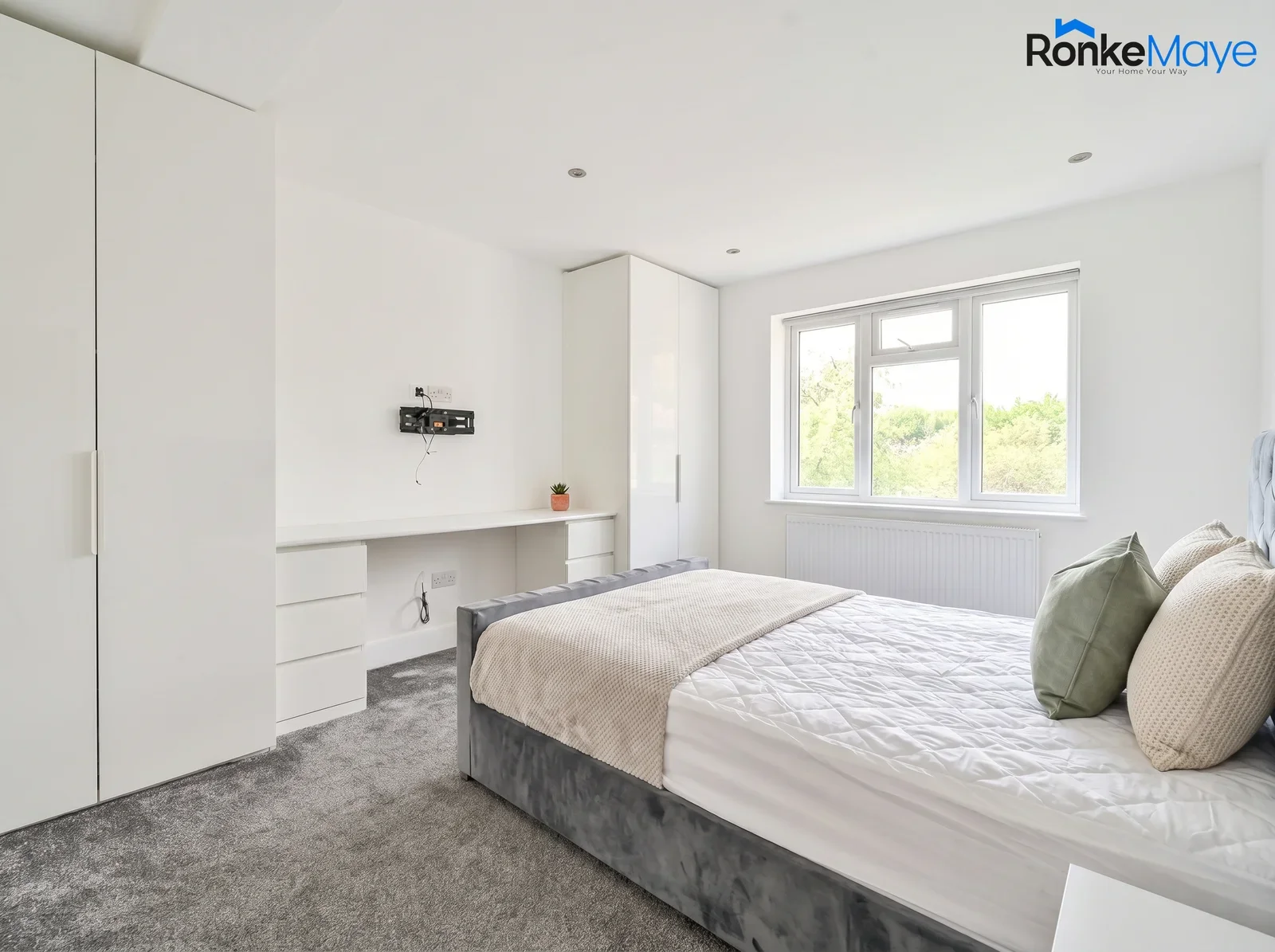 House Brookehowse Road in Greater London