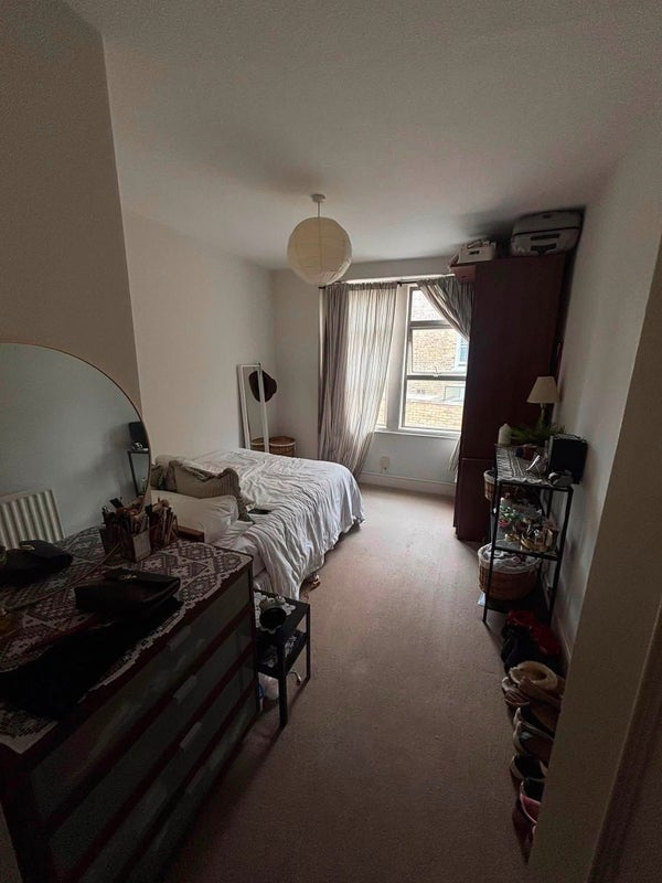 Room Crescent Lane in Greater London