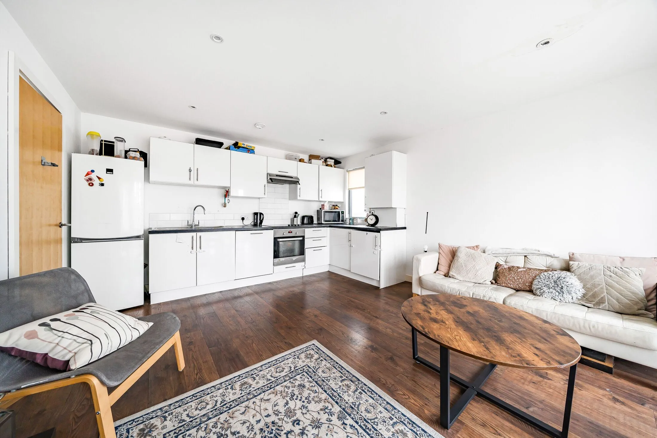 Flat Imperial Drive in Greater London