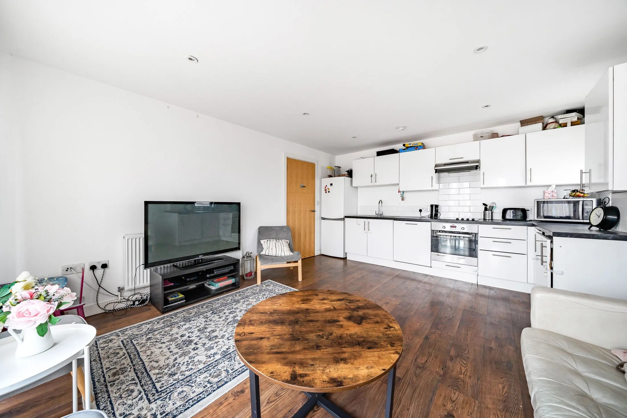 Flat Imperial Drive in Greater London