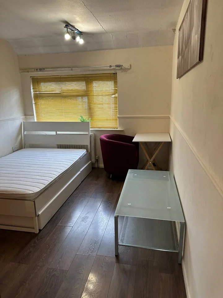 Room Stannington Path in Hertsmere