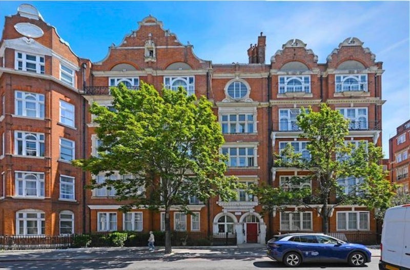 Flat Earl's Court Road in Greater London
