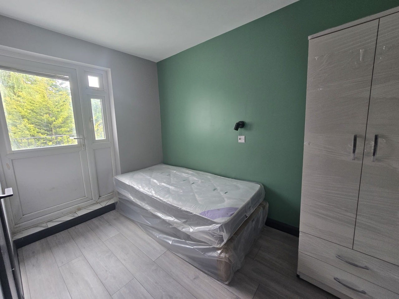 Flat Rickmansworth Road in Greater London