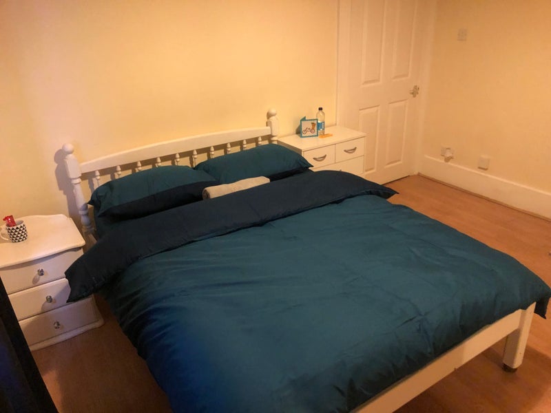 Room South Grove in Greater London