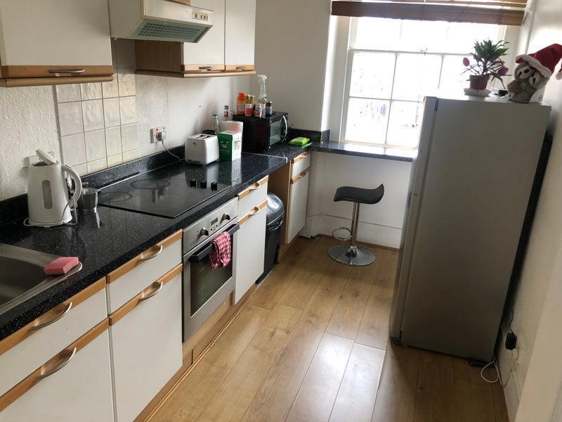 Room South Grove in Greater London