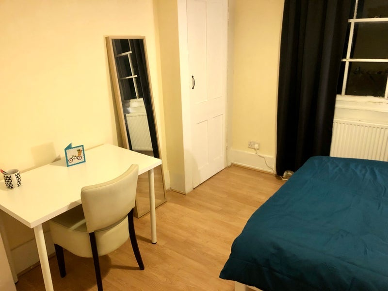 Room South Grove in Greater London