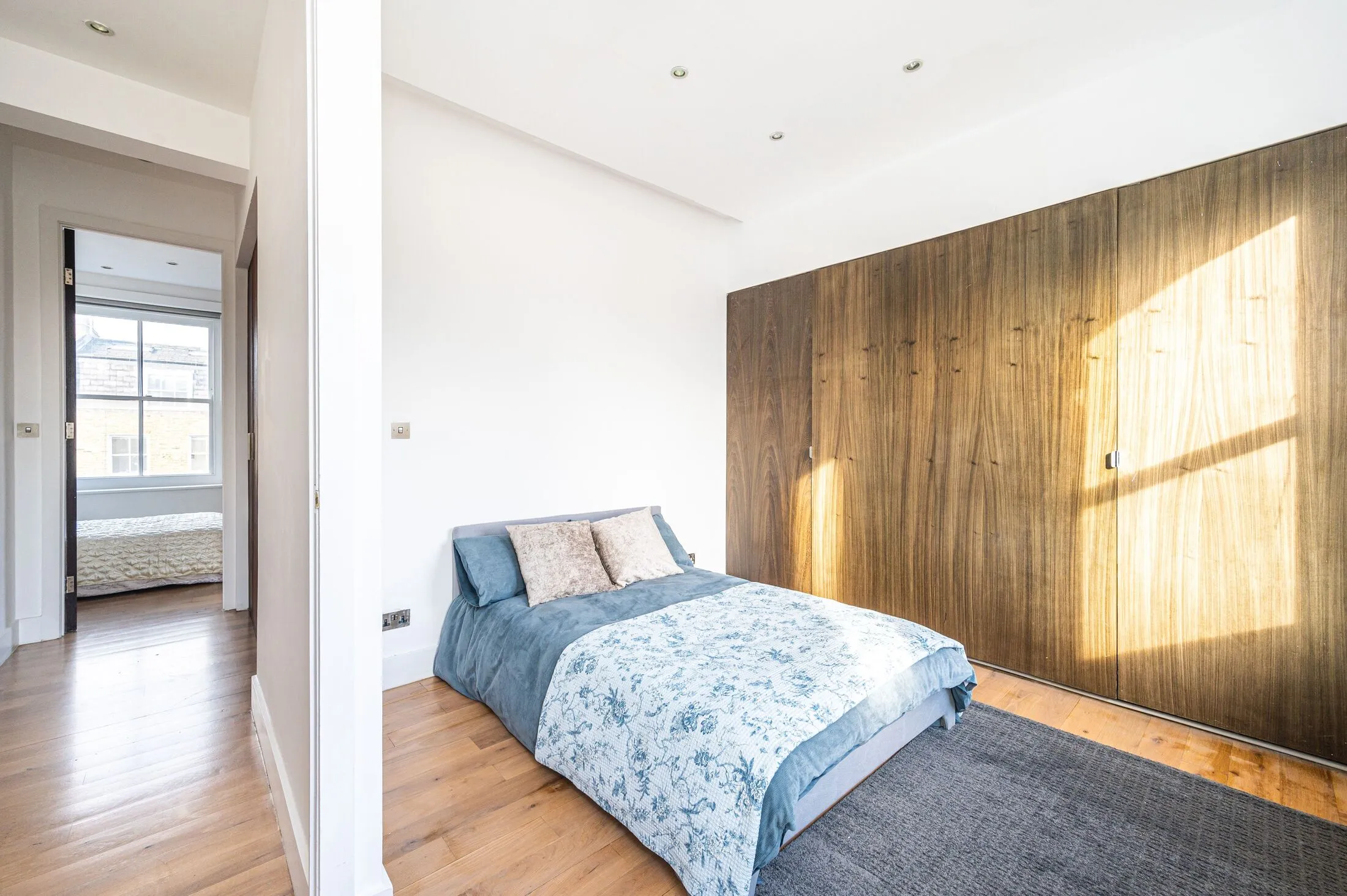 Flat Upper Street in Greater London