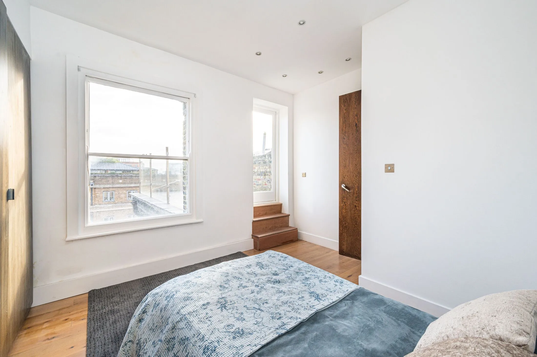 Flat Upper Street in Greater London